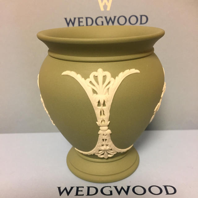 WEDGWOOD(ウェッジウッド)の新品 未使用 ウェッジウッド ジャスパー セージグリーン 花瓶 フラワーベース  インテリア/住まい/日用品のインテリア小物(花瓶)の商品写真