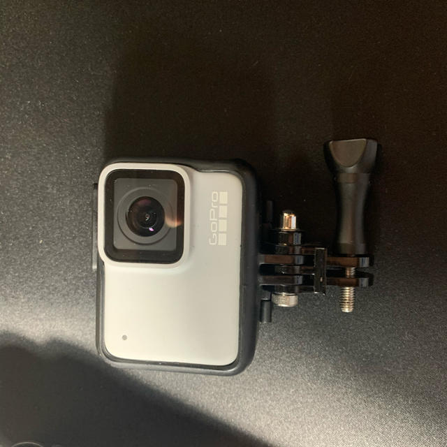 GoPro(ゴープロ)のGoPro Hero7silver スマホ/家電/カメラのカメラ(ビデオカメラ)の商品写真