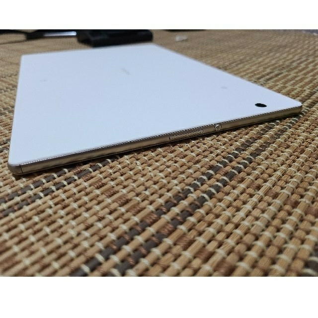 Xperia(エクスペリア)のau Xperia Z4 Tablet SOT31 ホワイト 美品 スマホ/家電/カメラのPC/タブレット(タブレット)の商品写真