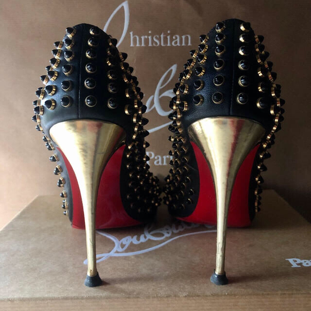 Christian Louboutin(クリスチャンルブタン)のクリスチャン　ルブタン  パンプス　38.5 レディースの靴/シューズ(ハイヒール/パンプス)の商品写真