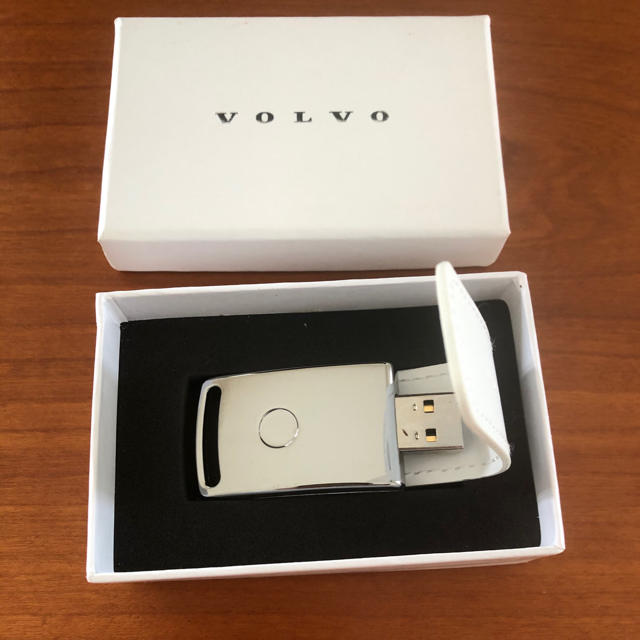 Volvo(ボルボ)のボルボ　VOLVO USBメモリー エンタメ/ホビーのコレクション(ノベルティグッズ)の商品写真