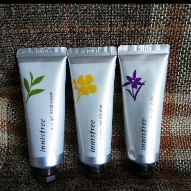 Innisfree(イニスフリー)のＹＴ様専用です　イニスフリー　ハンドクリーム50g×3本 コスメ/美容のボディケア(ハンドクリーム)の商品写真