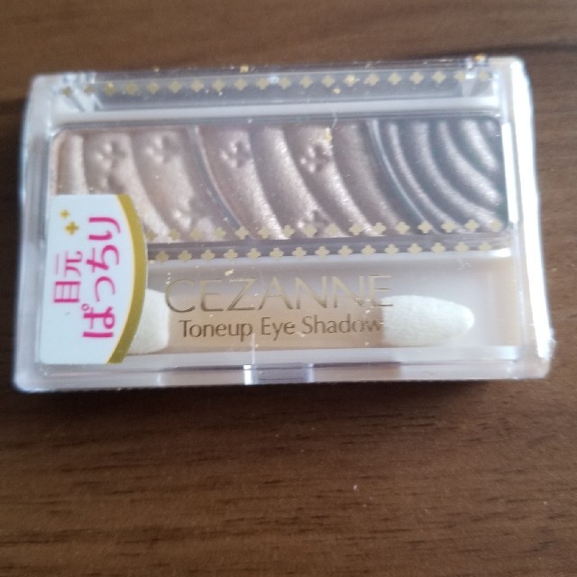 CEZANNE(セザンヌ化粧品)(セザンヌケショウヒン)のセザンヌ トーンアップアイシャドウ01 コスメ/美容のベースメイク/化粧品(アイシャドウ)の商品写真