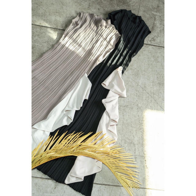 herlipto Ruffled Two-tone Knit Dress