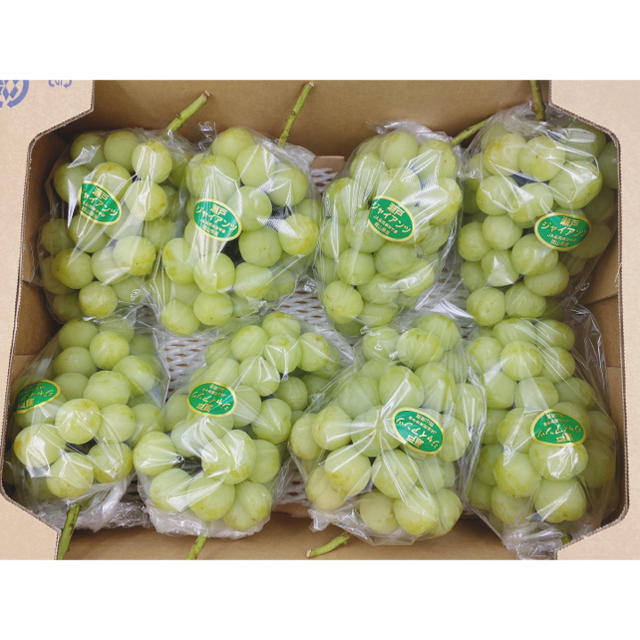 大人気❗️岡山県産　瀬戸ジャイアンツ　秀　8房　1房約650g前後 食品/飲料/酒の食品(フルーツ)の商品写真