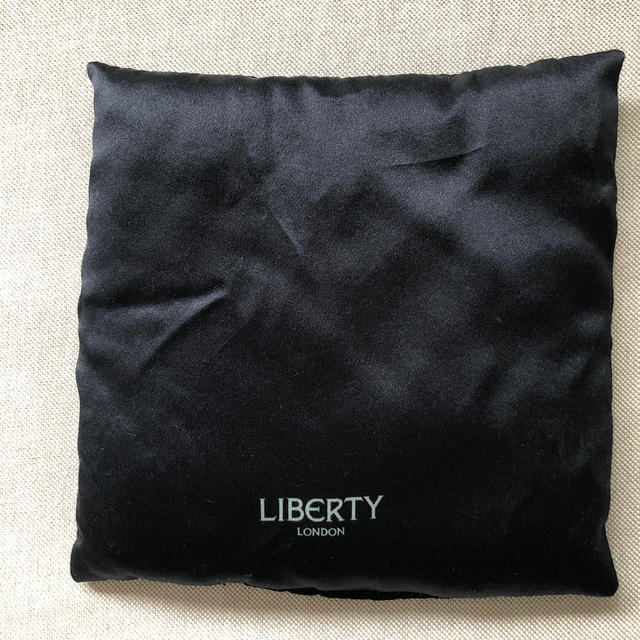 CIBONE(シボネ)の最終価格LIBERTY LONDON アイピロー🇬🇧 コスメ/美容のスキンケア/基礎化粧品(アイケア/アイクリーム)の商品写真