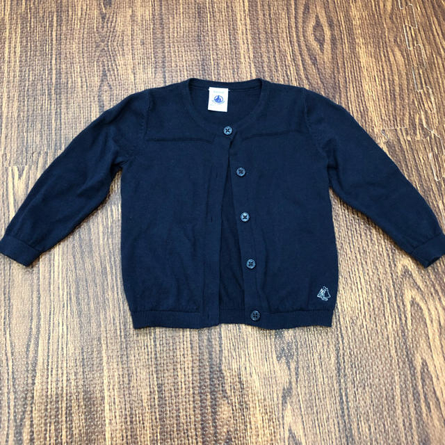 PETIT BATEAU(プチバトー)のプチバトー　ネイビー　カーディガン キッズ/ベビー/マタニティのベビー服(~85cm)(カーディガン/ボレロ)の商品写真