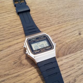 カシオ(CASIO)のチープカシオ　ゴールド×ブラック　中古品(腕時計(デジタル))