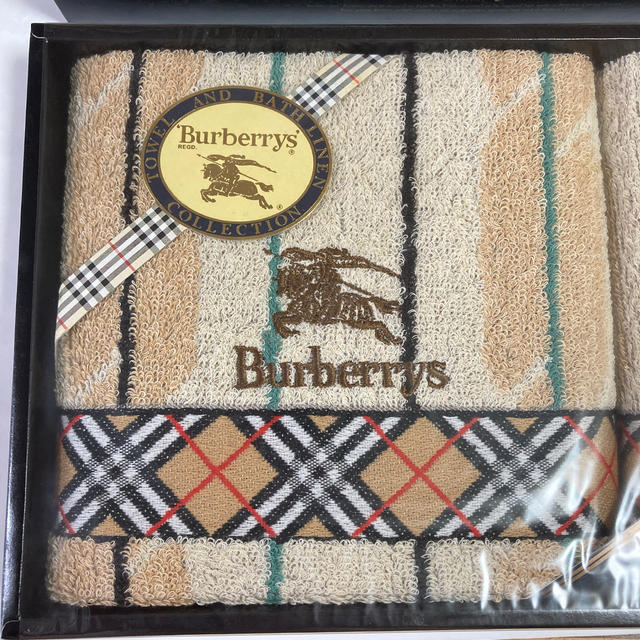 BURBERRY(バーバリー)の【バーバリー】フェイスタオル&ウォッシュタオルセット インテリア/住まい/日用品の日用品/生活雑貨/旅行(タオル/バス用品)の商品写真