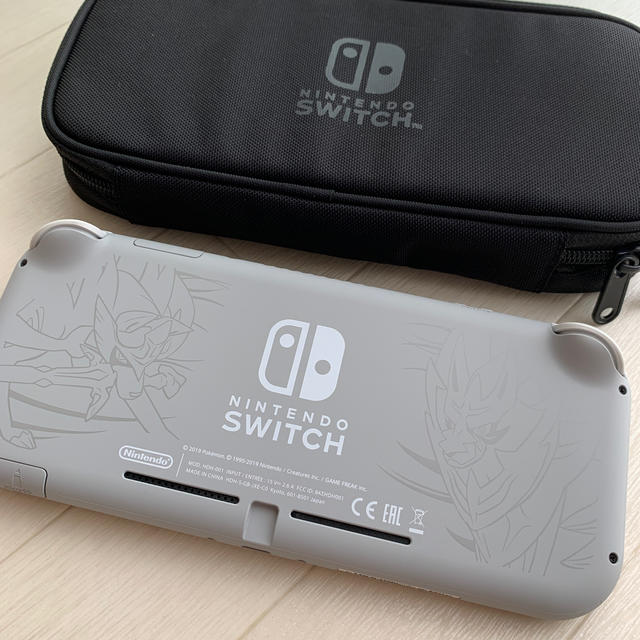 Nintendo Switch(ニンテンドースイッチ)の任天堂　スイッチライト　ポケモン　ザシアン・ザマゼンタ　一式セット　限定カラー エンタメ/ホビーのゲームソフト/ゲーム機本体(家庭用ゲーム機本体)の商品写真