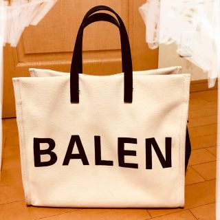 バレンシアガバッグ(BALENCIAGA BAG)のトートバッグ白(トートバッグ)