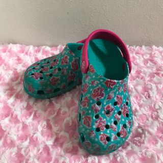 クロックス(crocs)のクロックス 女の子 花柄 グリーン 19cm(サンダル)