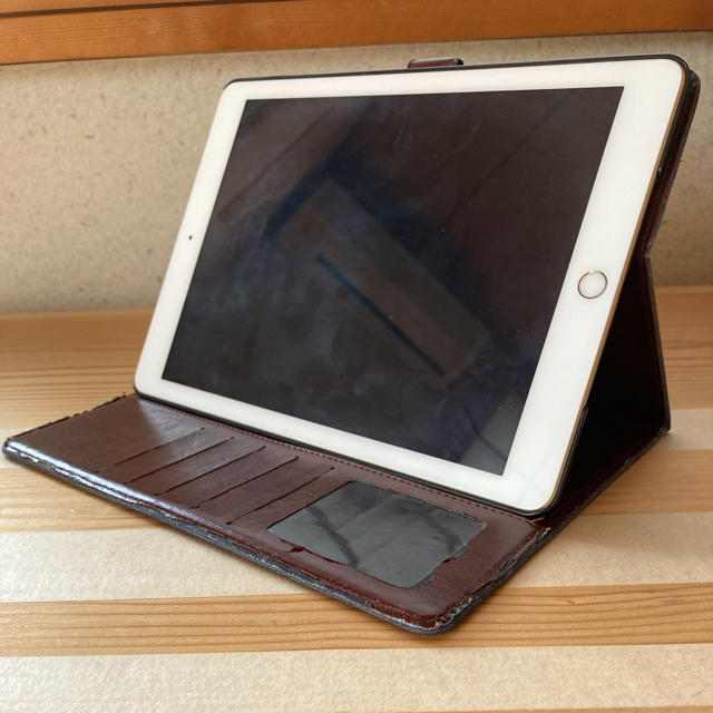 iPad (第5世代) Wi-Fiモデルゴールド・32GB iPad (第5世代) Wi-Fiモデルゴールド・32GB