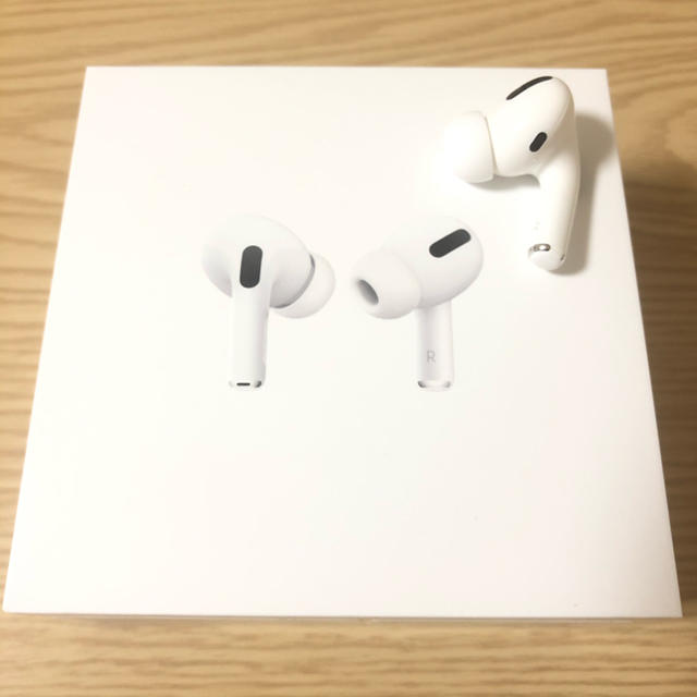 AirPods Pro 右耳　正規品（充電コード付き）