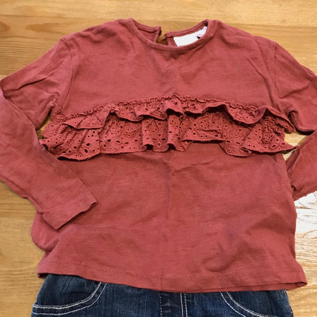 ZARA KIDS(ザラキッズ)の胸元レースフリル　秋トップス キッズ/ベビー/マタニティのキッズ服女の子用(90cm~)(Tシャツ/カットソー)の商品写真