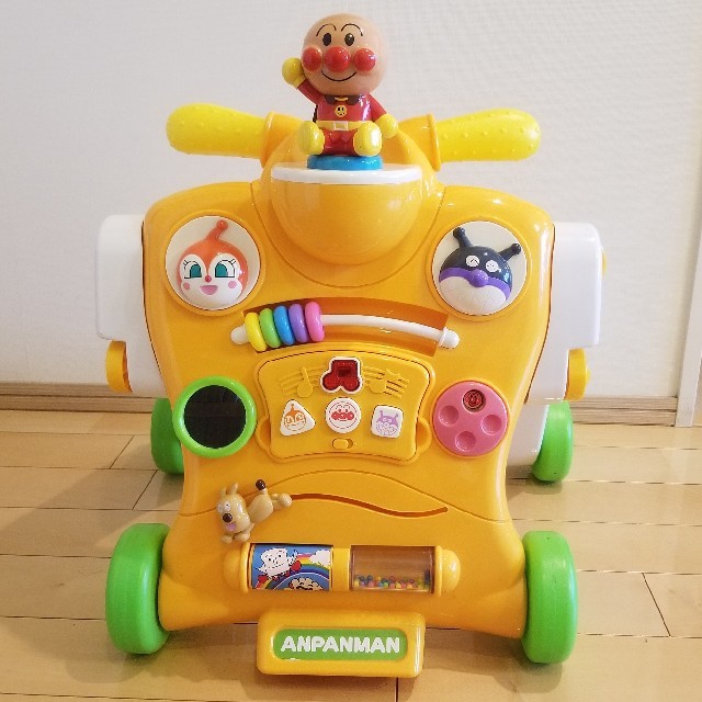 アンパンマン(アンパンマン)のアンパンマン 乗って！押して！ へんしんウォーカー キッズ/ベビー/マタニティのおもちゃ(手押し車/カタカタ)の商品写真