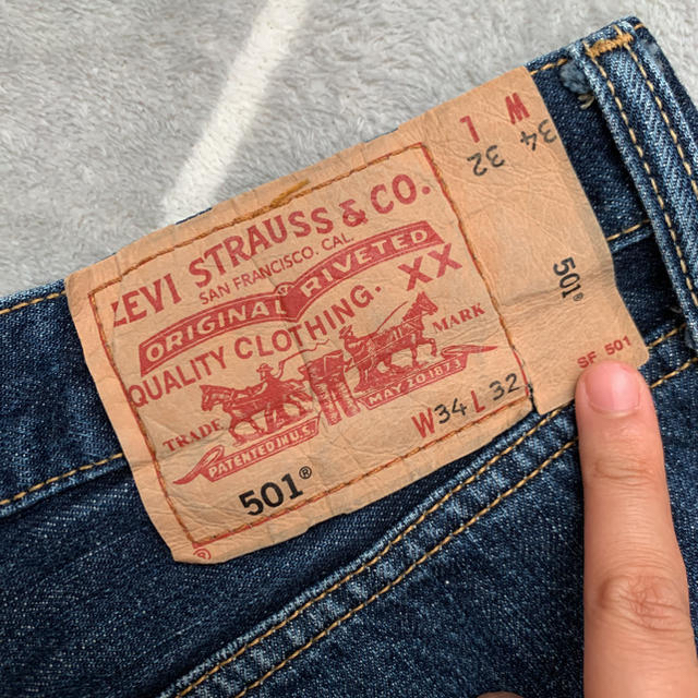 501(ゴーマルイチ)のLEVI's 501 メンズジーンズ メンズのパンツ(デニム/ジーンズ)の商品写真