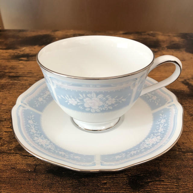 Noritake(ノリタケ)のノリタケ  カップ&ソーサー&ケーキ皿　2客セット インテリア/住まい/日用品のキッチン/食器(食器)の商品写真