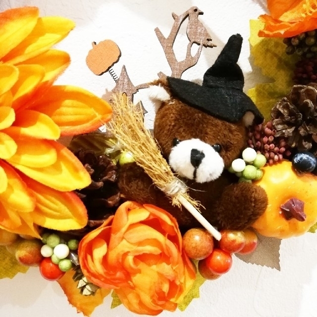 秋リース ♡フラワーリース♡ クマ魔女ちゃんとかぼちゃの可愛いハロウィンリース 秋リース ♡フラワーリース♡ クマ魔女ちゃんとかぼちゃの可愛いハロウィンリース