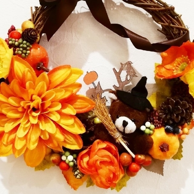 秋リース ♡フラワーリース♡ クマ魔女ちゃんとかぼちゃの可愛いハロウィンリース 秋リース ♡フラワーリース♡ クマ魔女ちゃんとかぼちゃの可愛いハロウィンリース