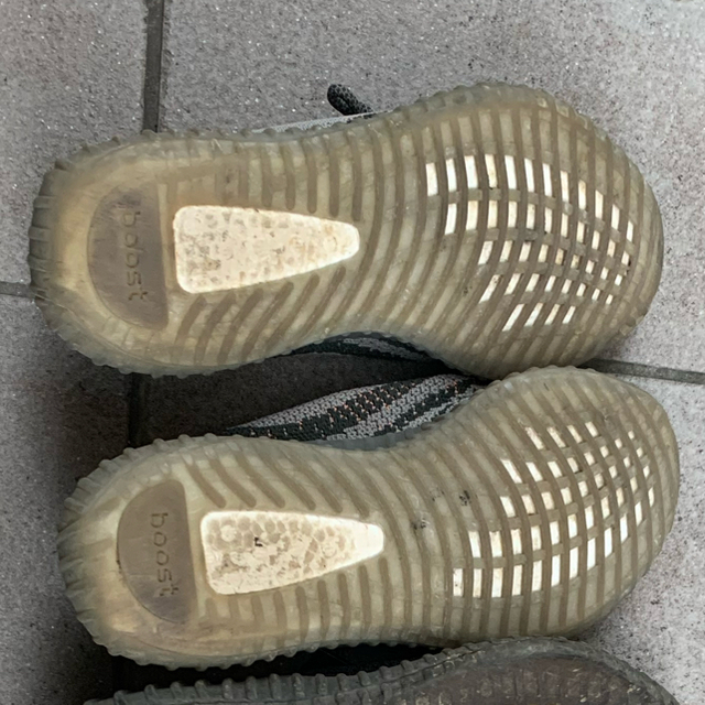 adidas(アディダス)のadidas yezzy350 v2 イージー　ベルーガ　26.5cm  メンズの靴/シューズ(スニーカー)の商品写真