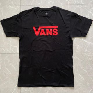 ヴァンズ(VANS)のVANS バンズ　メンズロゴT Mサイズ　ブラックにレッドのロゴ(Tシャツ/カットソー(半袖/袖なし))