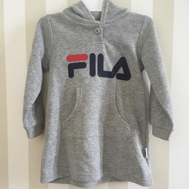 FILA(フィラ)のよっしー様 FILA(フィラ)パーカー長袖ワンピース90cm グレー フード付き キッズ/ベビー/マタニティのキッズ服女の子用(90cm~)(ワンピース)の商品写真