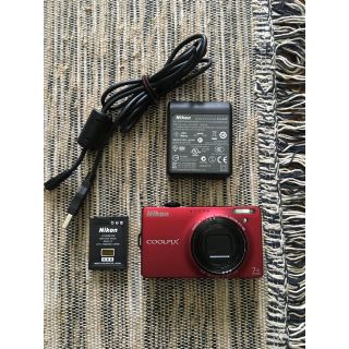 ニコン(Nikon)の【美品】Nikon COOLPIX  S6000 (コンパクトデジタルカメラ)