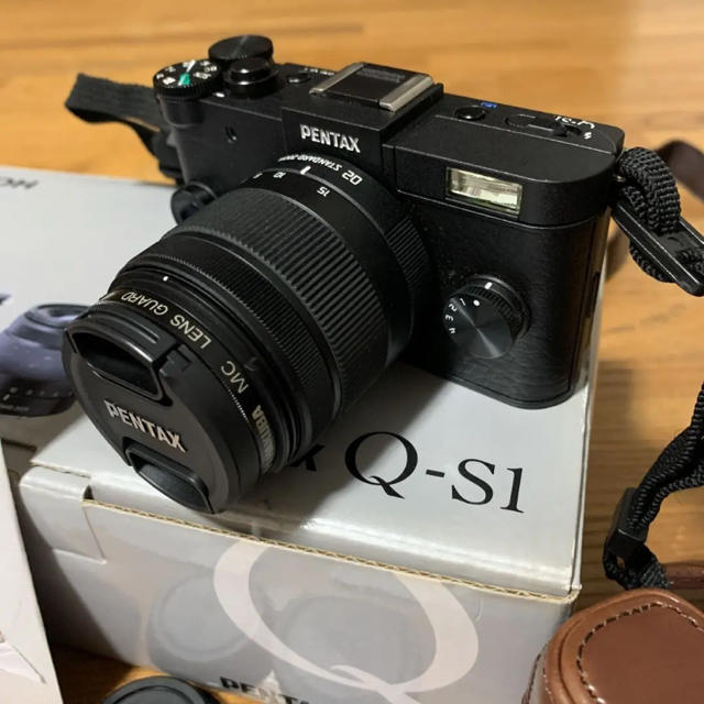 PENTAX(ペンタックス)のPENTAX Q−S1 Q-S1 ズームレンズキット BLACK/BLACK スマホ/家電/カメラのカメラ(ミラーレス一眼)の商品写真