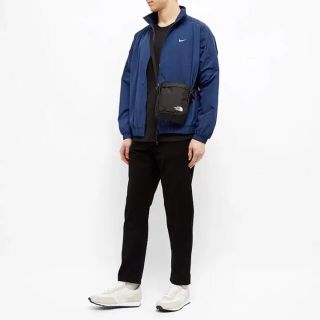 ザノースフェイス(THE NORTH FACE)の日本未発売！ザ ノースフェイス ナイロン ショルダーバッグ ブラック(ウエストポーチ)