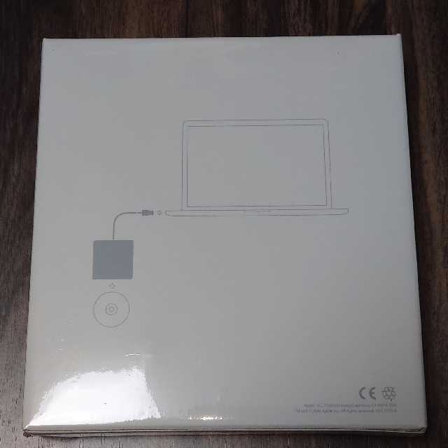 Apple(アップル)のApple USB SuperDrive （A1379）新品 スマホ/家電/カメラのPC/タブレット(PC周辺機器)の商品写真