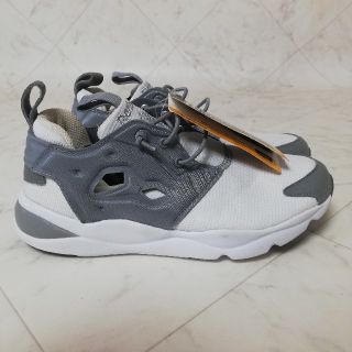 新品!!Reebok リーボック ヒューリーライト スニーカー 23cm