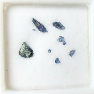 ベニトアイトの宝石質欠片(原石)の通販 by Hami's Mineral|ラクマ