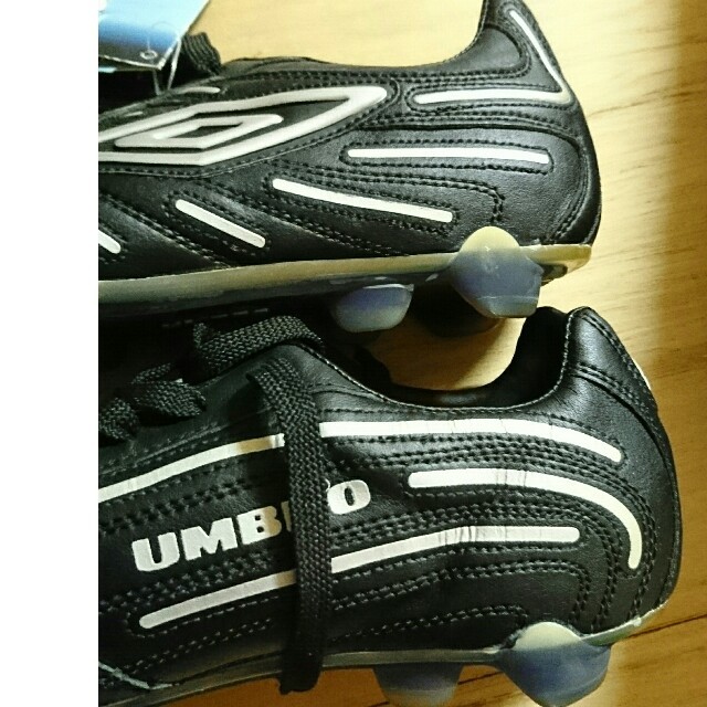 UMBRO(アンブロ)のアンブロ スパイク size24㎝ スポーツ/アウトドアのサッカー/フットサル(シューズ)の商品写真