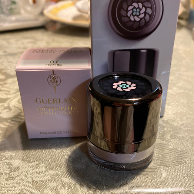 GUERLAIN(ゲラン)のめぐ2075様専用 ゲランメテオリットミニチュアトラベルタッチ 新品2個 コスメ/美容のベースメイク/化粧品(フェイスパウダー)の商品写真