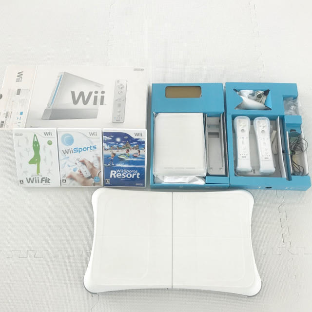 Nintendo Wii本体 ＋ Wii Fitなどソフト3本セット