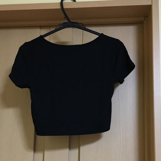 FOREVER 21(フォーエバートゥエンティーワン)のフォーエバー21 黒 ヘソ出しティシャツ レディースのトップス(Tシャツ(半袖/袖なし))の商品写真