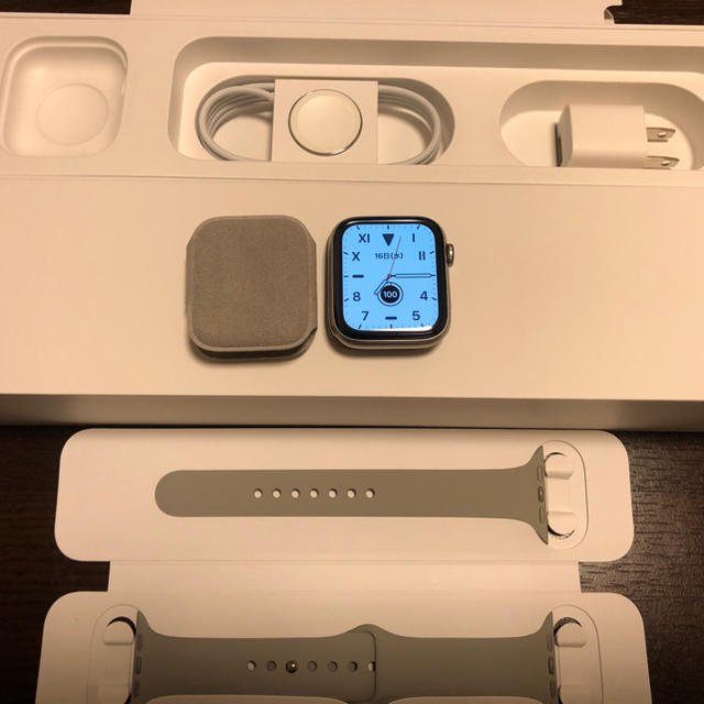 腕時計(デジタル)Apple Watch Series 5 Edition チタニウム 44mm