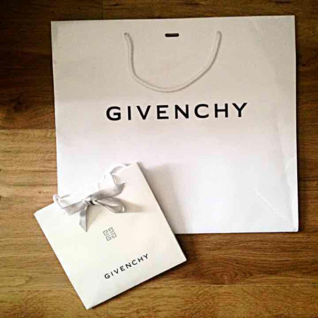 GIVENCHY(ジバンシィ)のGIVENCHY♡ショップ袋 レディースのバッグ(ショップ袋)の商品写真