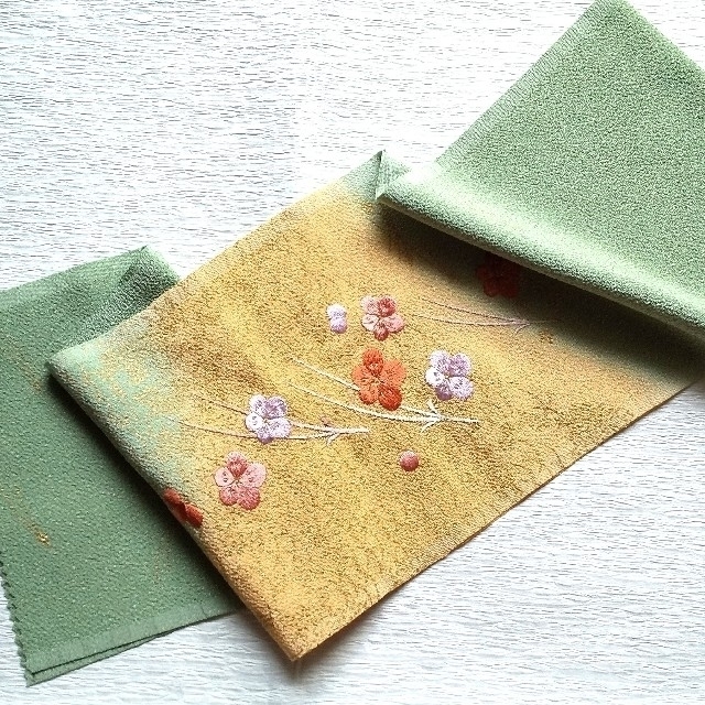 刺繍 半襟 ぼかし 若草色 山吹色 振袖 訪問着 レディースの水着/浴衣(和装小物)の商品写真