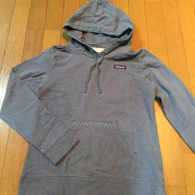 patagonia(パタゴニア)の未使用✳️patagonia 女性S フーディ ブルーグレー レディースのトップス(トレーナー/スウェット)の商品写真