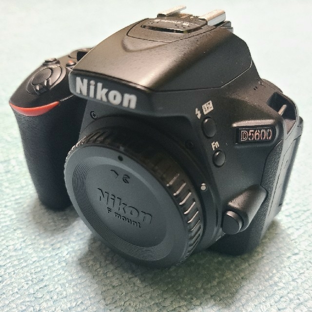 ニコン D5600 ボディ+標準ズームレンズ 美品 e-gaio.com.br