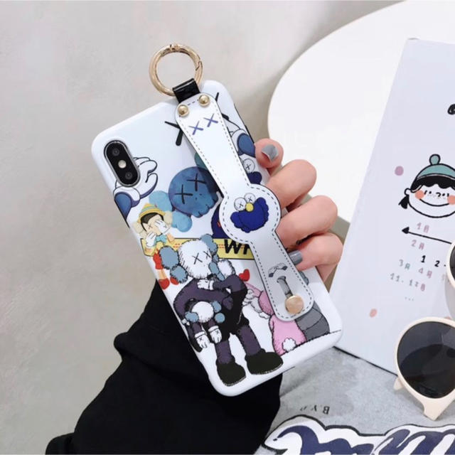 Kaws キャラクター Iphoneケース スマホケース 韓国 人気の通販 By Kyu 次回発送は1 2です ラクマ