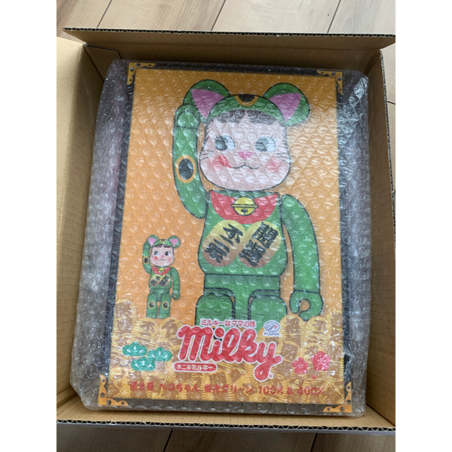 MEDICOM TOY(メディコムトイ)のBE@RBRICK 招き猫 ペコちゃん 蛍光グリーン 100％ ＆ 400％ エンタメ/ホビーのフィギュア(その他)の商品写真