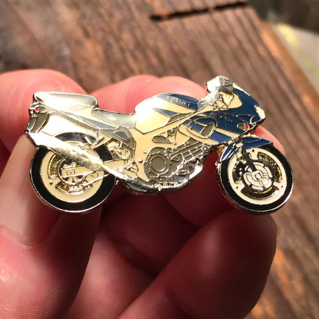 スズキ(スズキ)の＊ 正規品 SUZUKI  SV オートバイ Pins ＊ 自動車/バイクのバイク(装備/装具)の商品写真