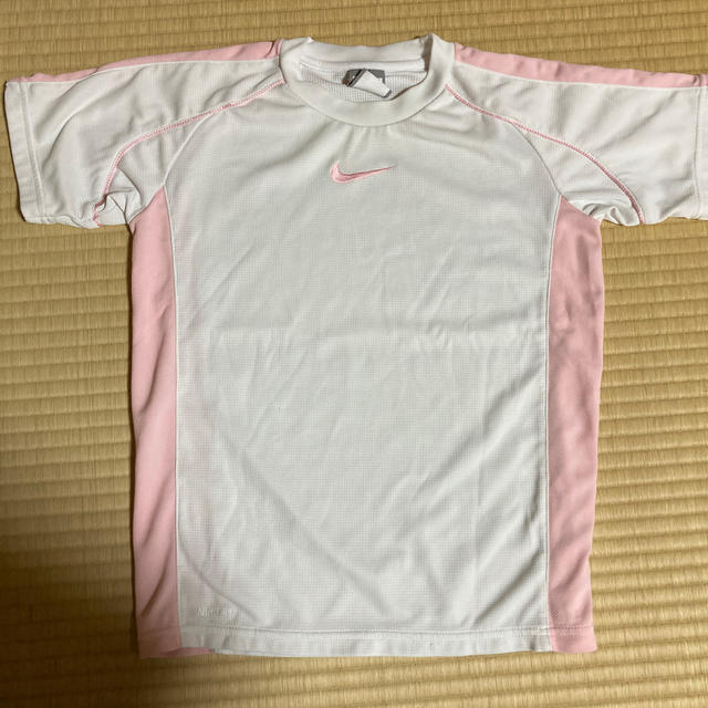 NIKE(ナイキ)のNIKETシャツ レディースのトップス(Tシャツ(半袖/袖なし))の商品写真