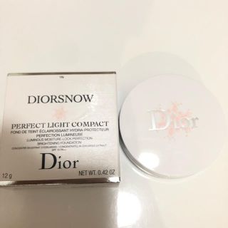 クリスチャンディオール(Christian Dior)のスノーパーフェクトライト　コンパクトファンデーション　1N(ファンデーション)