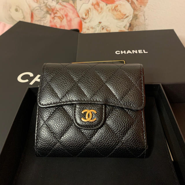 CHANEL(シャネル)のCHANEL キャビアスキン ミニウォレット 三つ折 ゴールド金具 レディースのファッション小物(財布)の商品写真