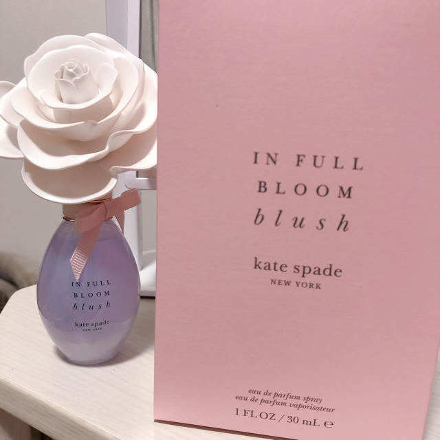 kate spade new york(ケイトスペードニューヨーク)のkatespade インフルブルーム　ブラッシュ　オーデパルファム コスメ/美容の香水(香水(女性用))の商品写真