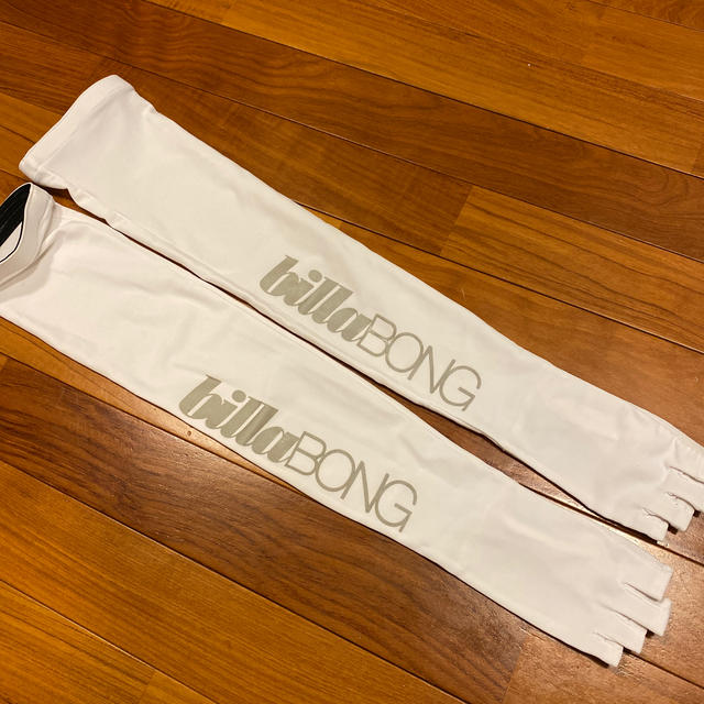 billabong(ビラボン)のビラボン　アームカバー　新品 レディースのファッション小物(手袋)の商品写真